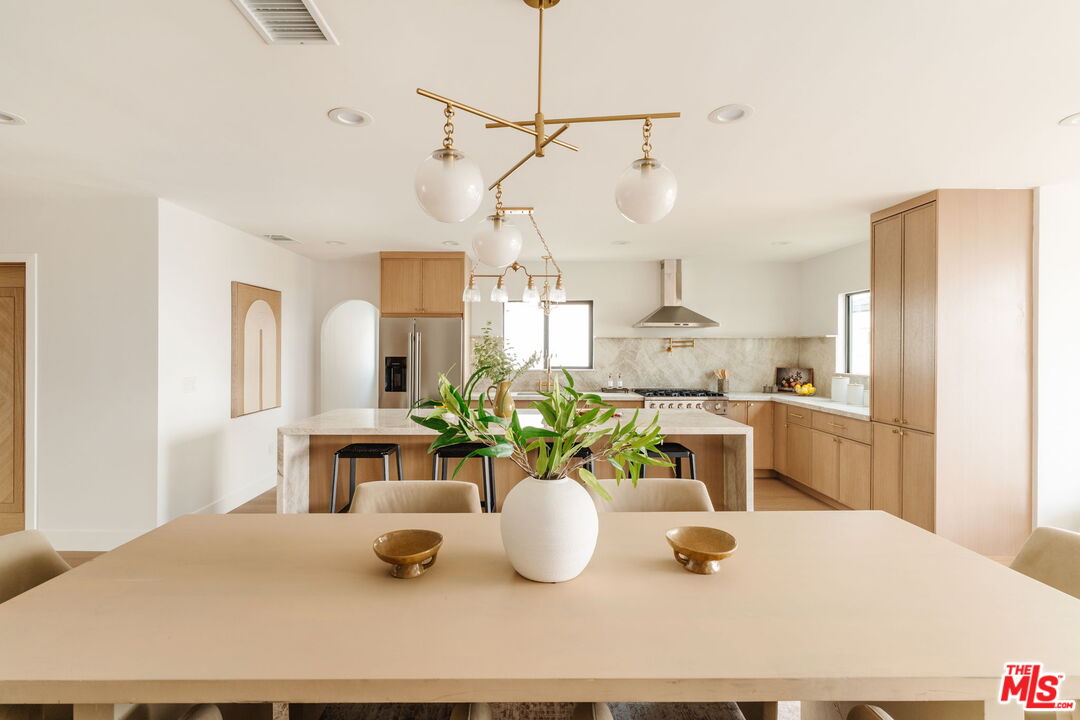 5168 Southridge Avenue Los Angeles, CA 90043 - Photo 12 of 74