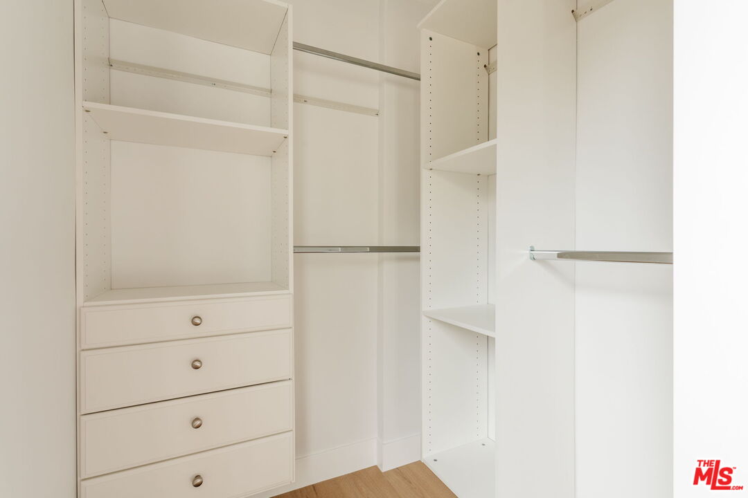 5168 Southridge Avenue Los Angeles, CA 90043 - Photo 27 of 74 a view of an empty walk in closet