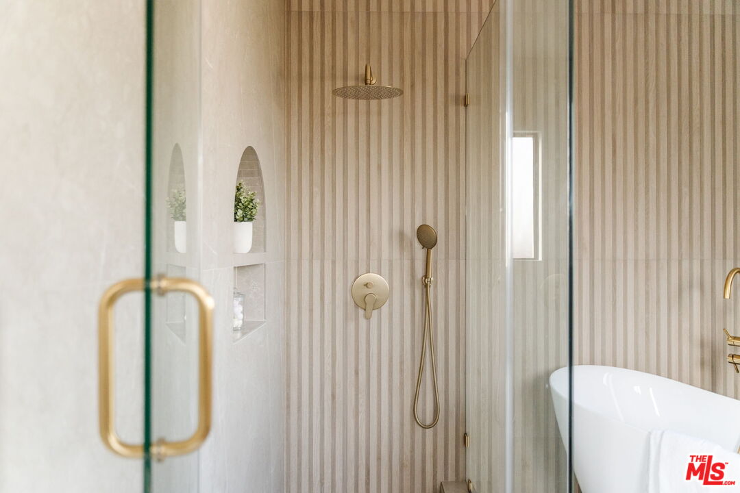 5168 Southridge Avenue Los Angeles, CA 90043 - Photo 31 of 74