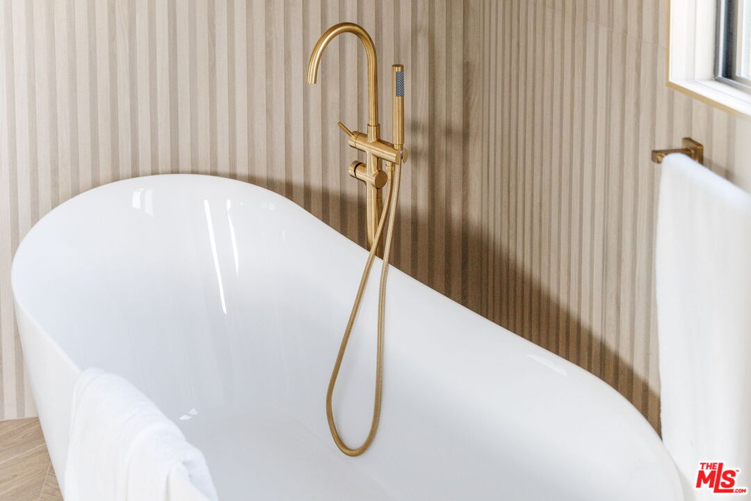 5168 Southridge Avenue Los Angeles, CA 90043 - Photo 32 of 74