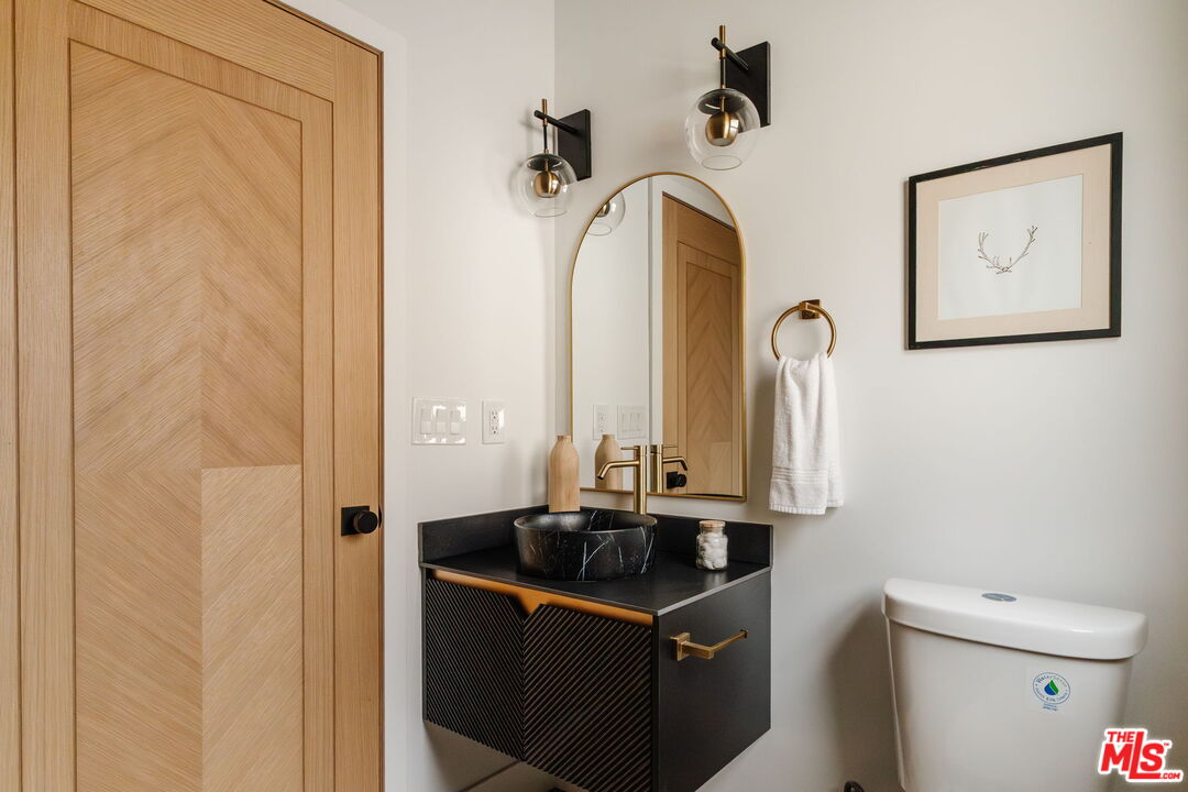 5168 Southridge Avenue Los Angeles, CA 90043 - Photo 43 of 74