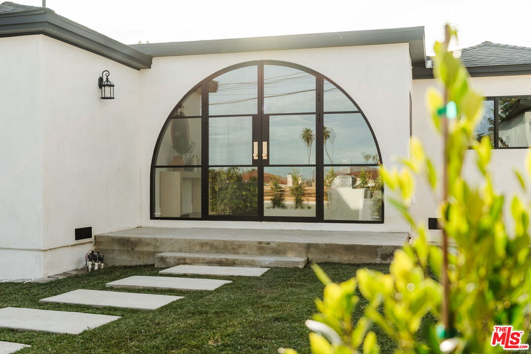 5168 Southridge Avenue Los Angeles, CA 90043 - Photo 50 of 74