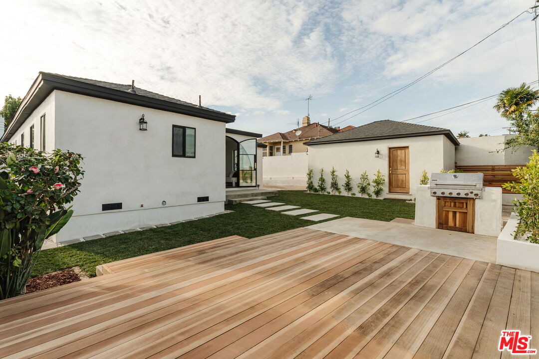 5168 Southridge Avenue Los Angeles, CA 90043 - Photo 52 of 74 a view of a house with a backyard