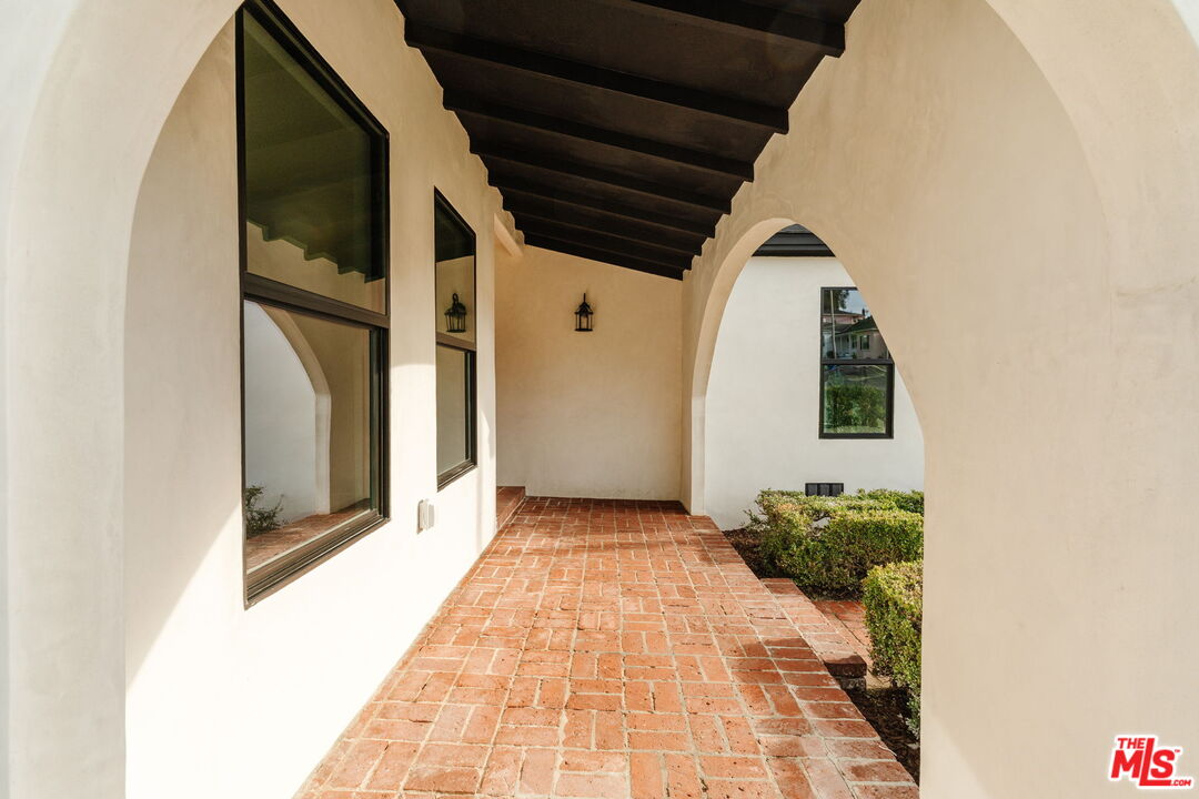 5168 Southridge Avenue Los Angeles, CA 90043 - Photo 64 of 74