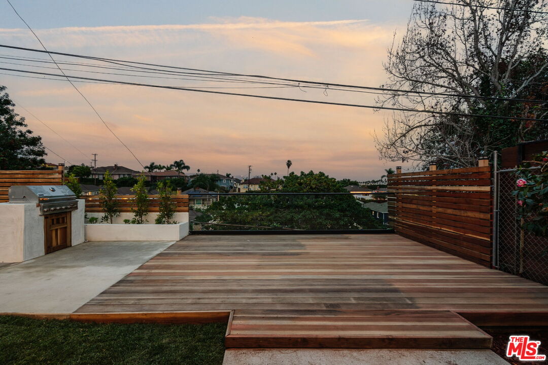5168 Southridge Avenue Los Angeles, CA 90043 - Photo 73 of 74 a view of a terrace with sky view