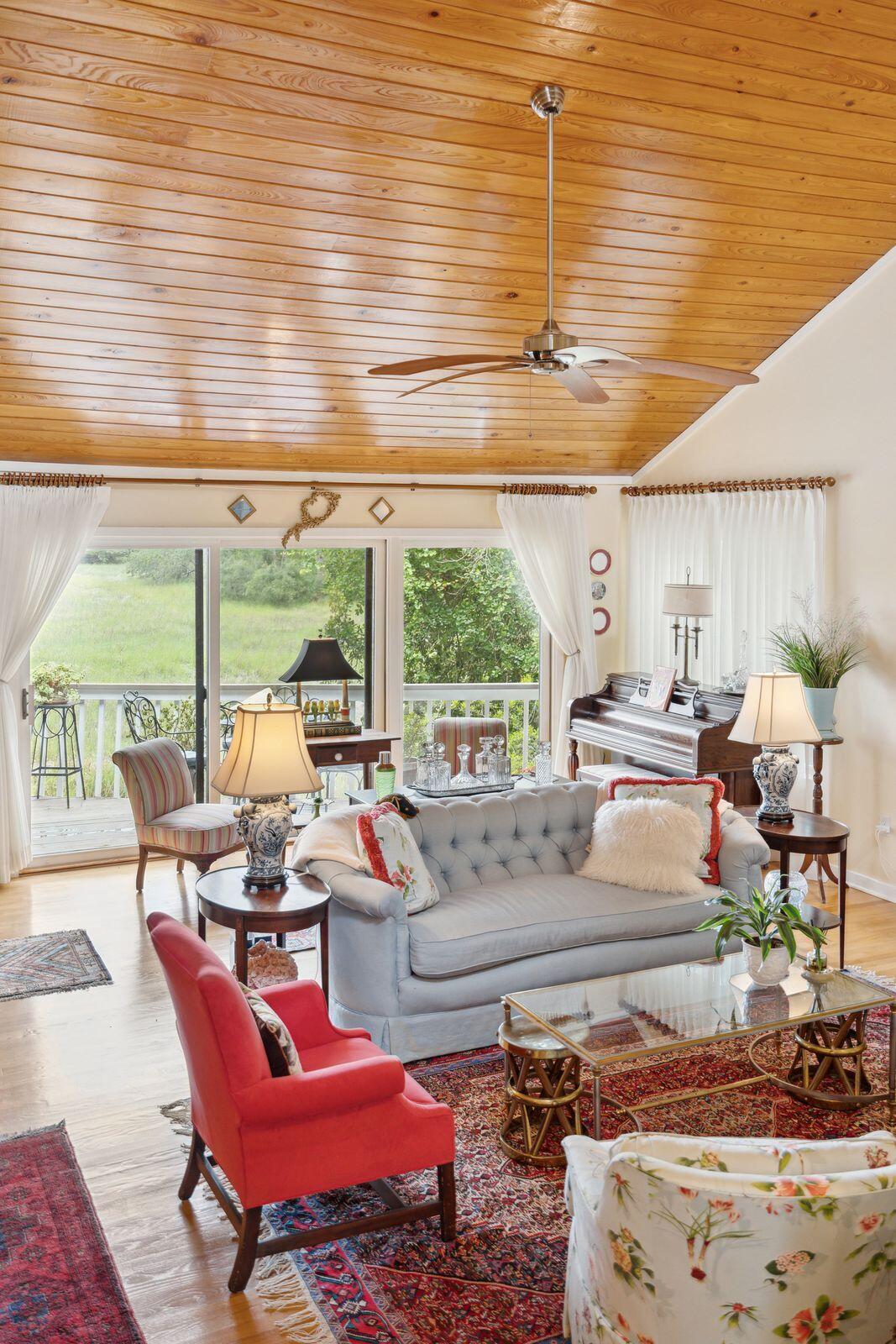 586 East Hobcaw Drive Mount Pleasant, SC 29464 - Photo 12 of 54 586EHobcawDr-KeenEyeMarketing-007