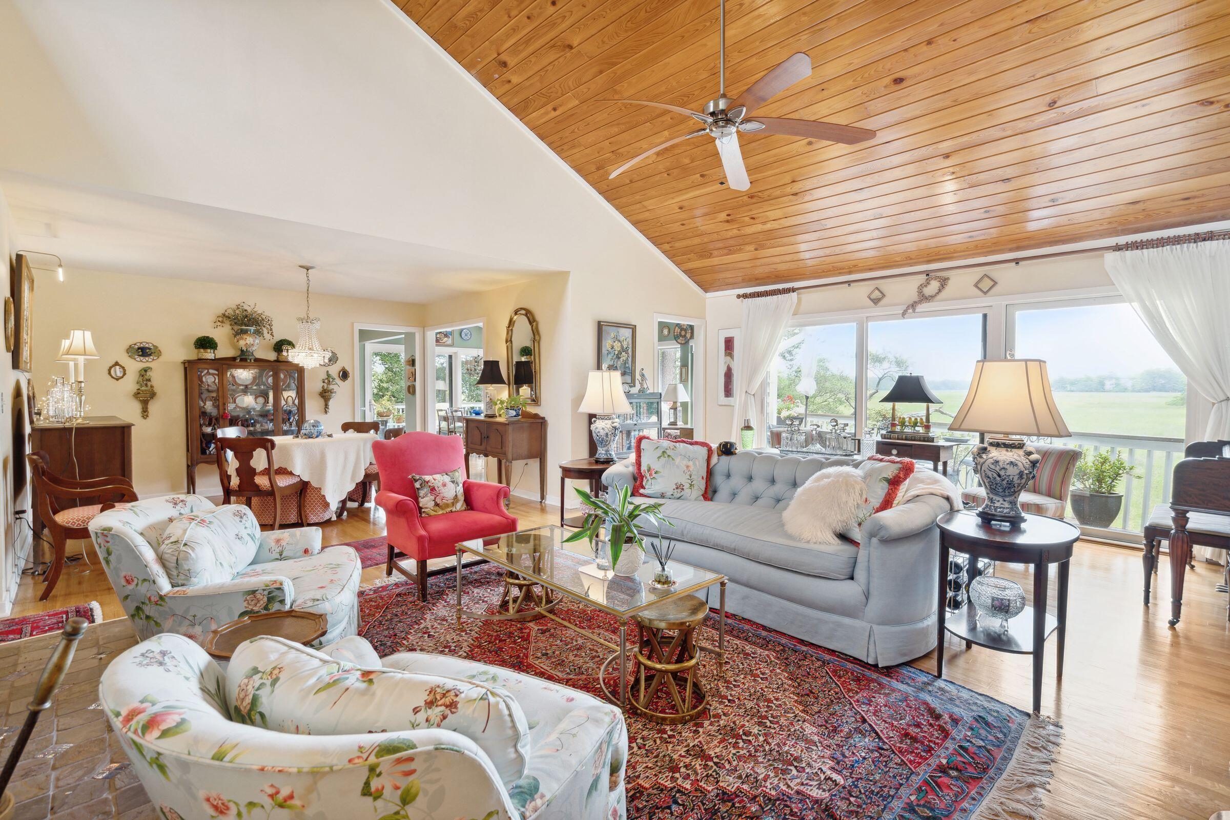 586 East Hobcaw Drive Mount Pleasant, SC 29464 - Photo 13 of 54 586EHobcawDr-KeenEyeMarketing-008