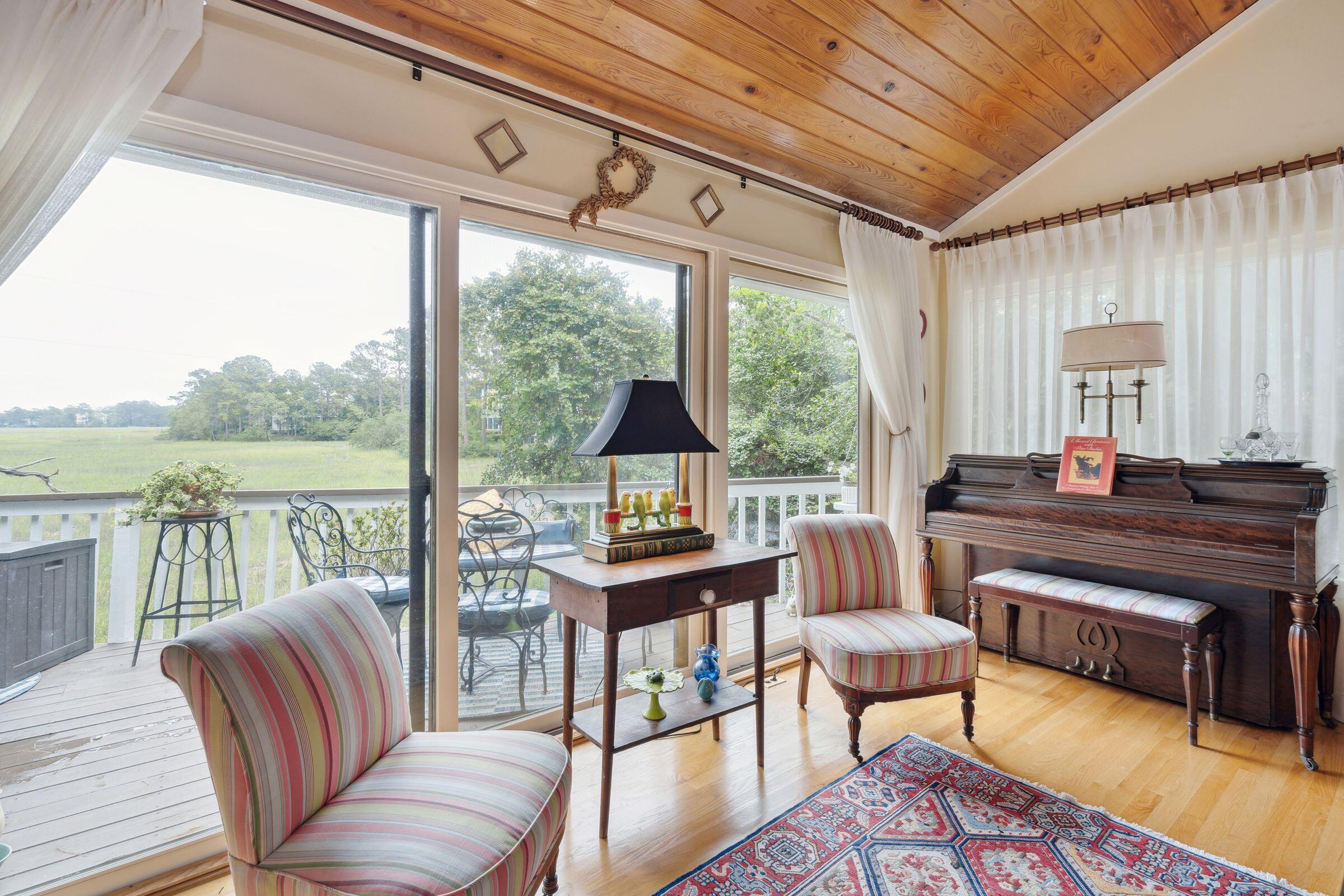 586 East Hobcaw Drive Mount Pleasant, SC 29464 - Photo 14 of 54 586EHobcawDr-KeenEyeMarketing-011