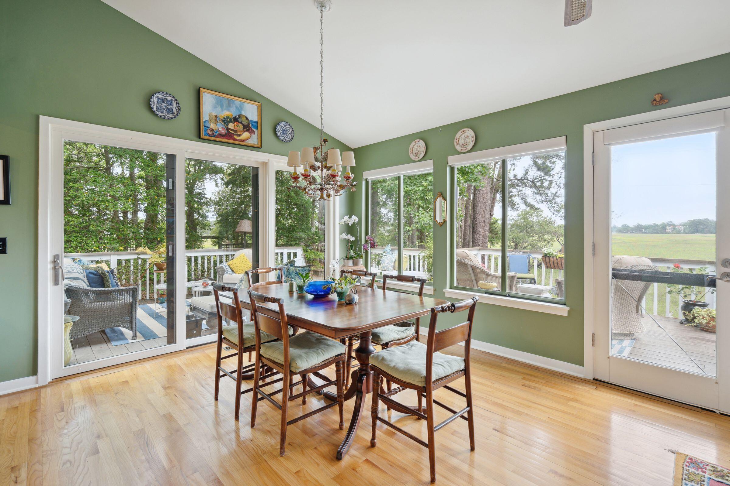 586 East Hobcaw Drive Mount Pleasant, SC 29464 - Photo 17 of 54 586EHobcawDr-KeenEyeMarketing-017