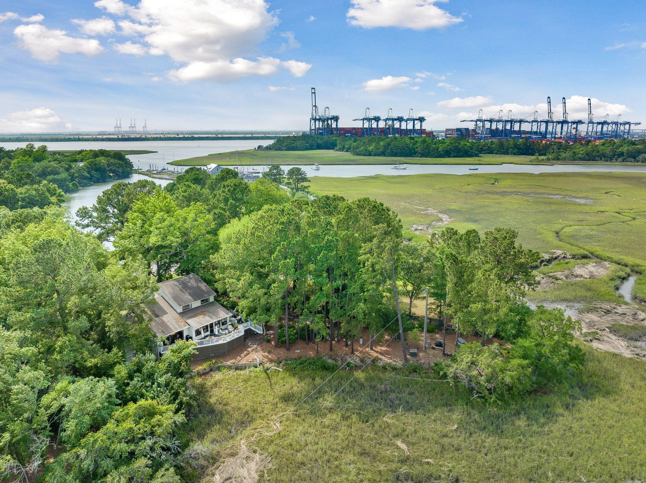 586 East Hobcaw Drive Mount Pleasant, SC 29464 - Photo 2 of 54 586EHobcawDr-KeenEyeMarketing-003