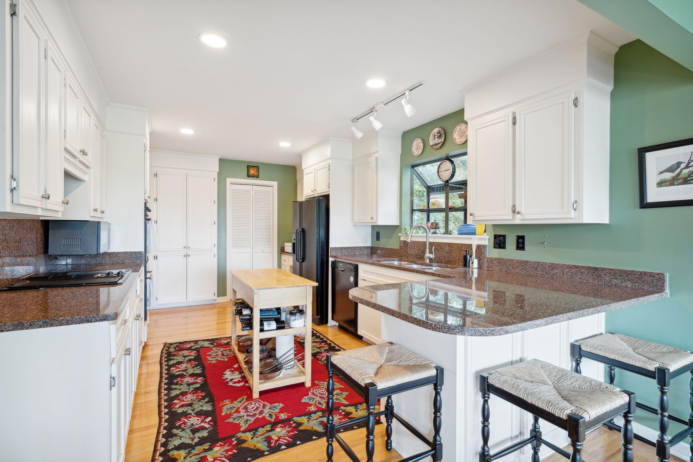 586 East Hobcaw Drive Mount Pleasant, SC 29464 - Photo 22 of 54 586EHobcawDr-KeenEyeMarketing-013