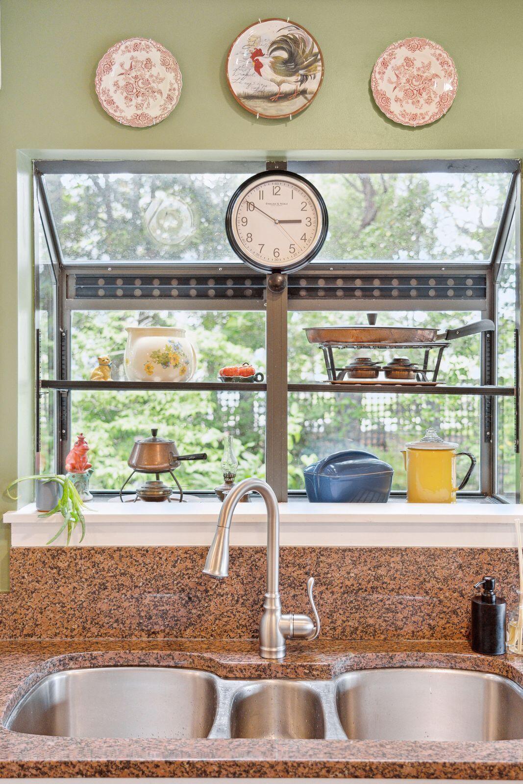 586 East Hobcaw Drive Mount Pleasant, SC 29464 - Photo 23 of 54 586EHobcawDr-KeenEyeMarketing-015