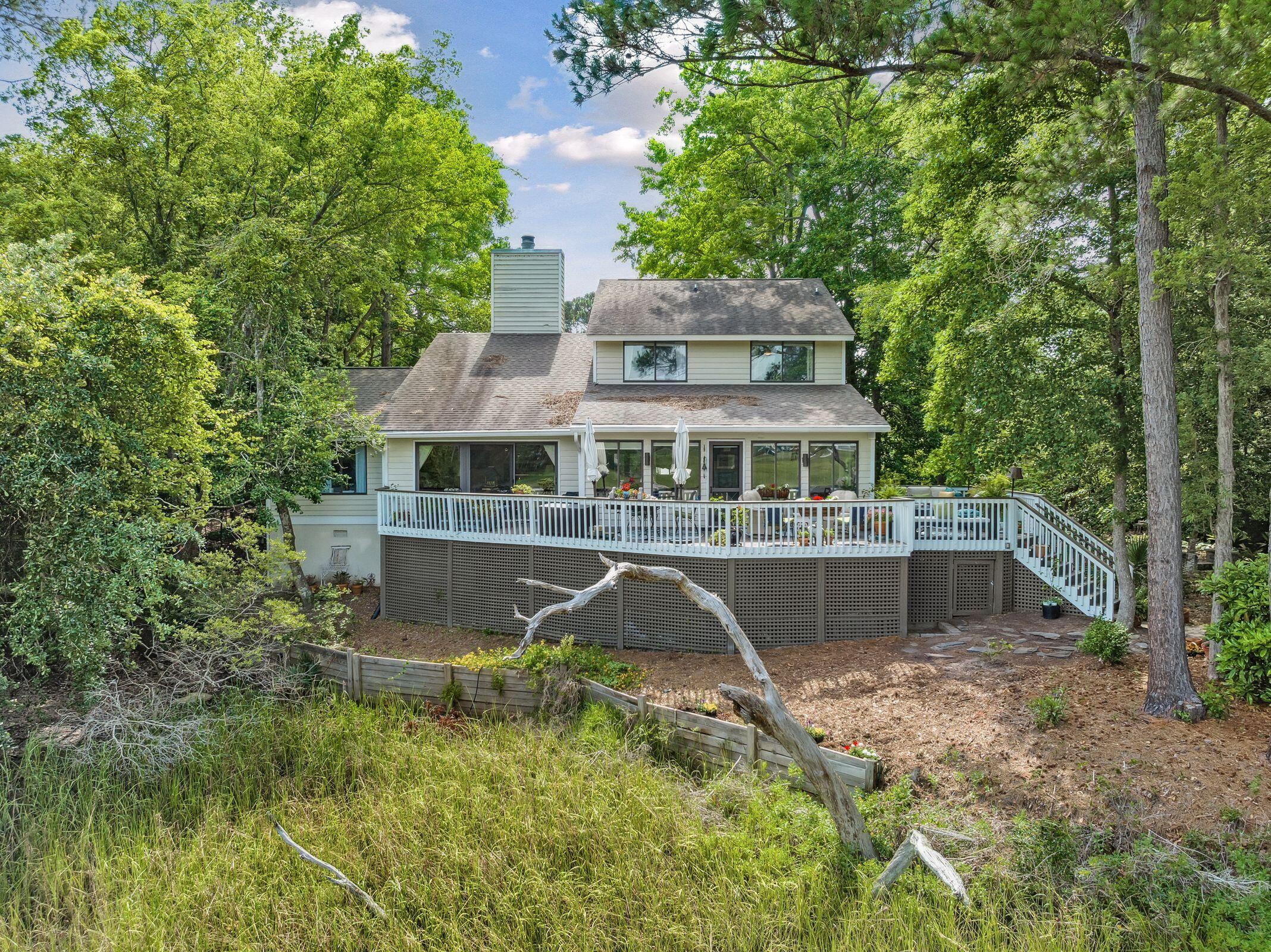 586 East Hobcaw Drive Mount Pleasant, SC 29464 - Photo 3 of 54 586EHobcawDr-KeenEyeMarketing-001