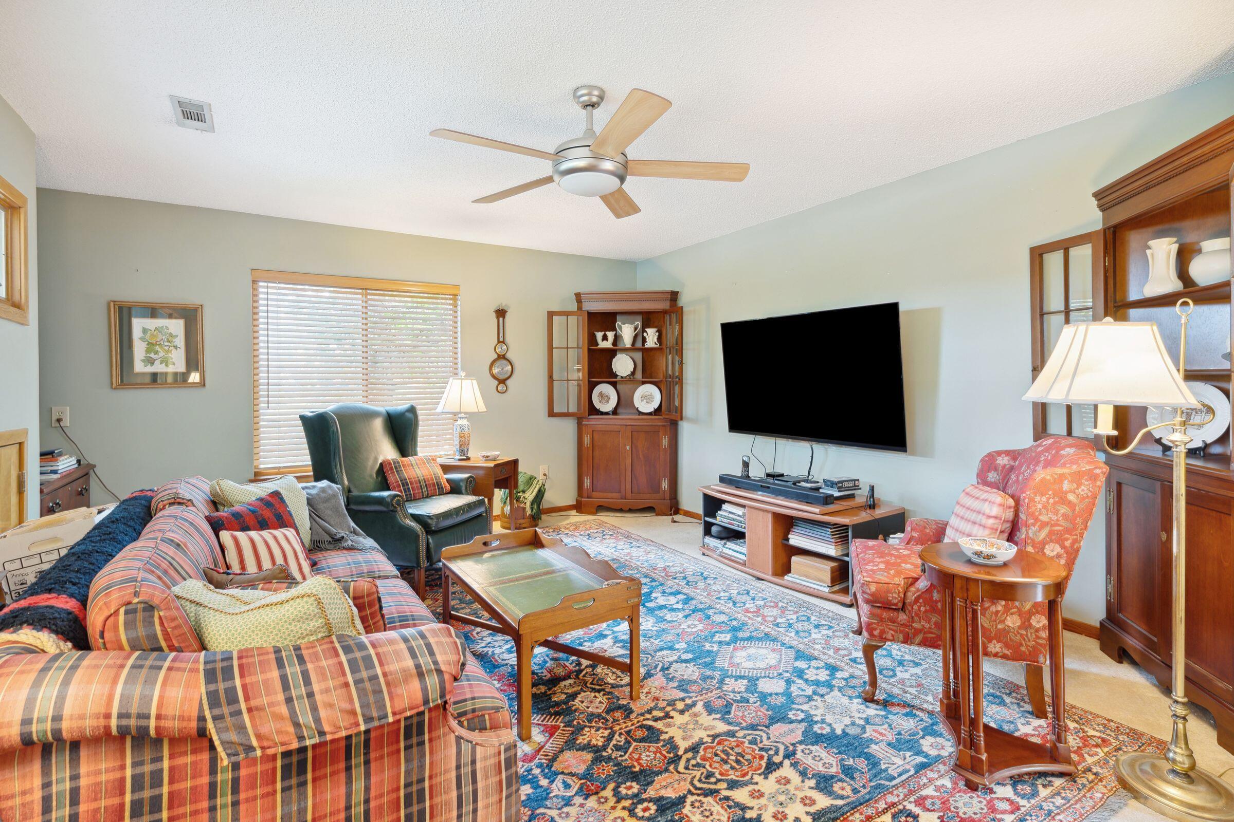 586 East Hobcaw Drive Mount Pleasant, SC 29464 - Photo 33 of 54 586EHobcawDr-KeenEyeMarketing-028