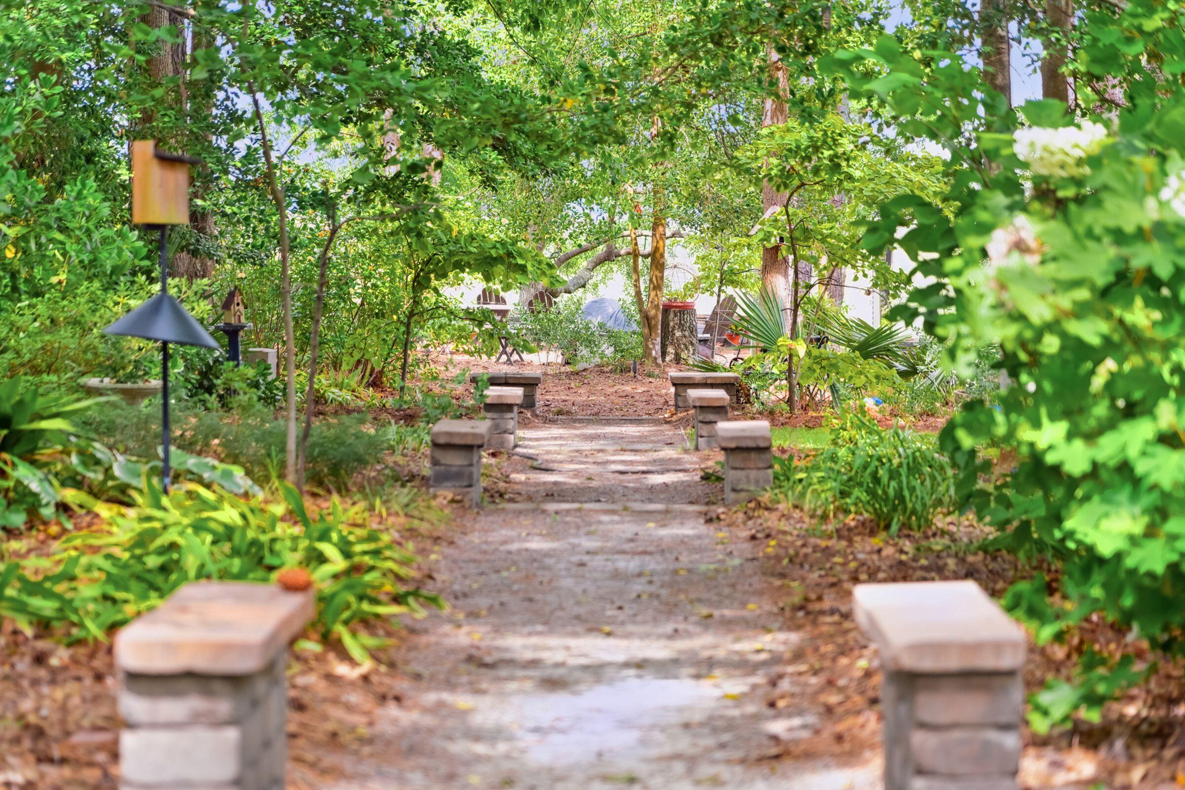 586 East Hobcaw Drive Mount Pleasant, SC 29464 - Photo 4 of 54 586EHobcawDr-KeenEyeMarketing-049