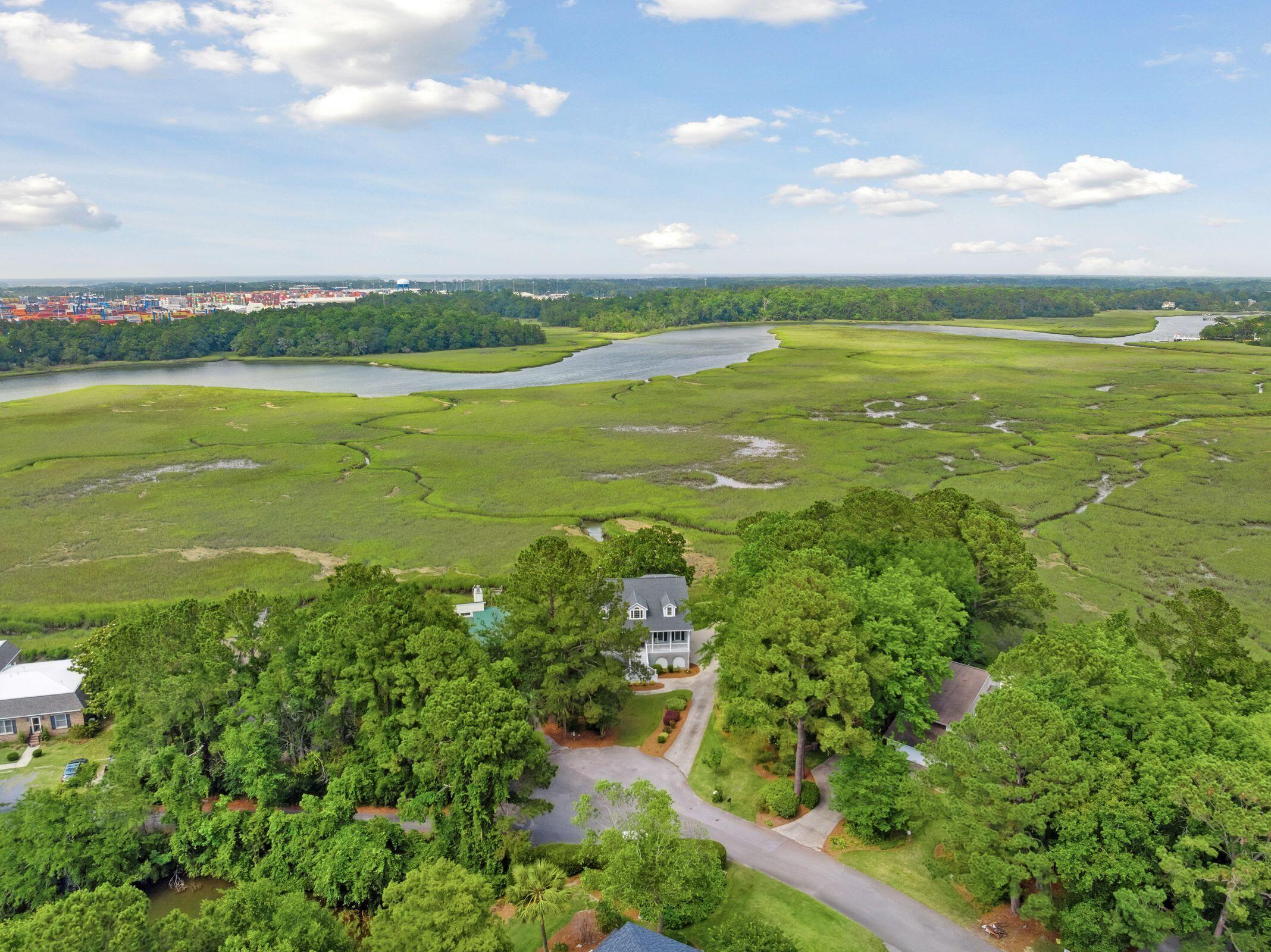 586 East Hobcaw Drive Mount Pleasant, SC 29464 - Photo 53 of 54 586EHobcawDr-KeenEyeMarketing-053