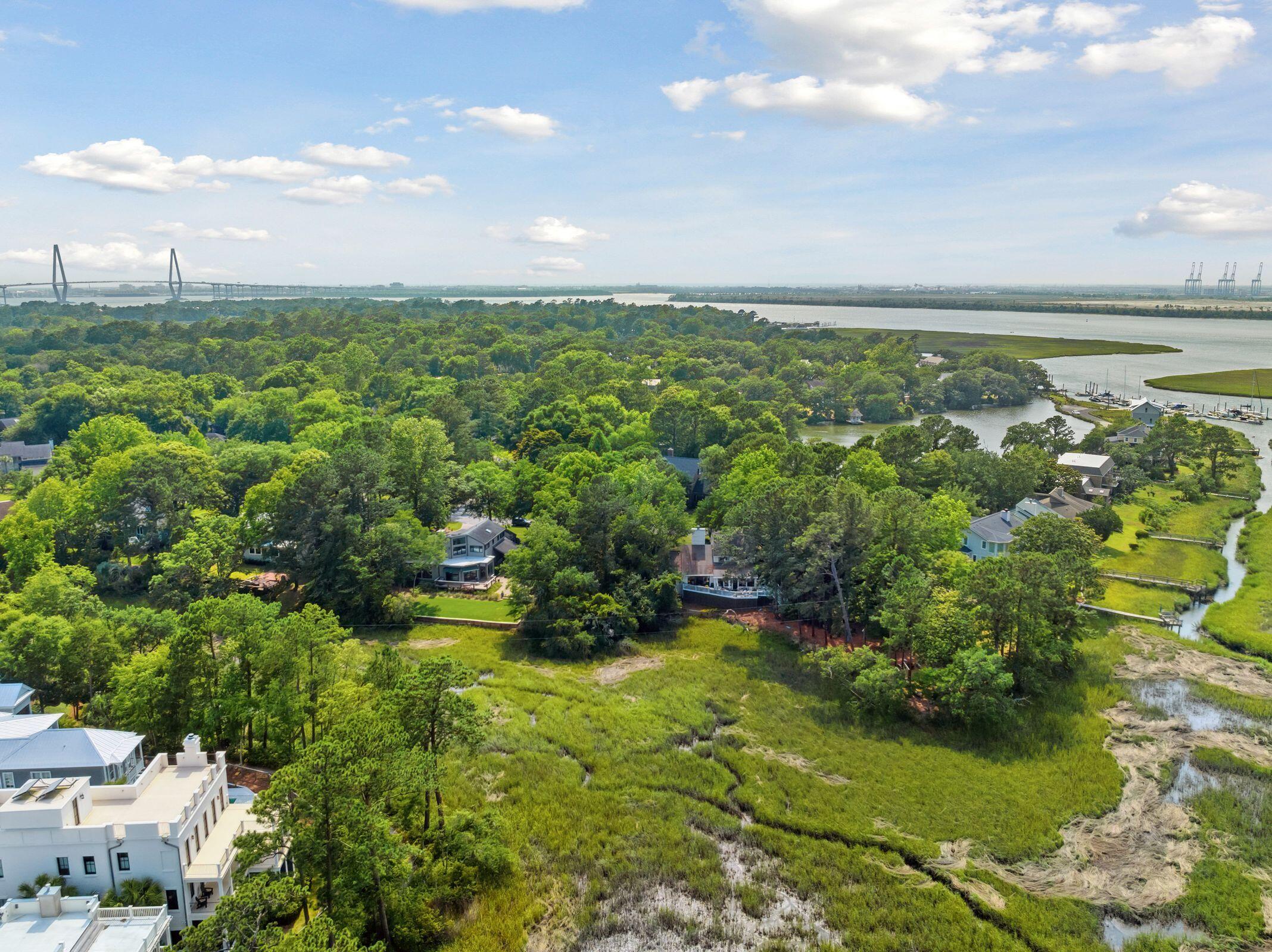 586 East Hobcaw Drive Mount Pleasant, SC 29464 - Photo 6 of 54 586EHobcawDr-KeenEyeMarketing-054