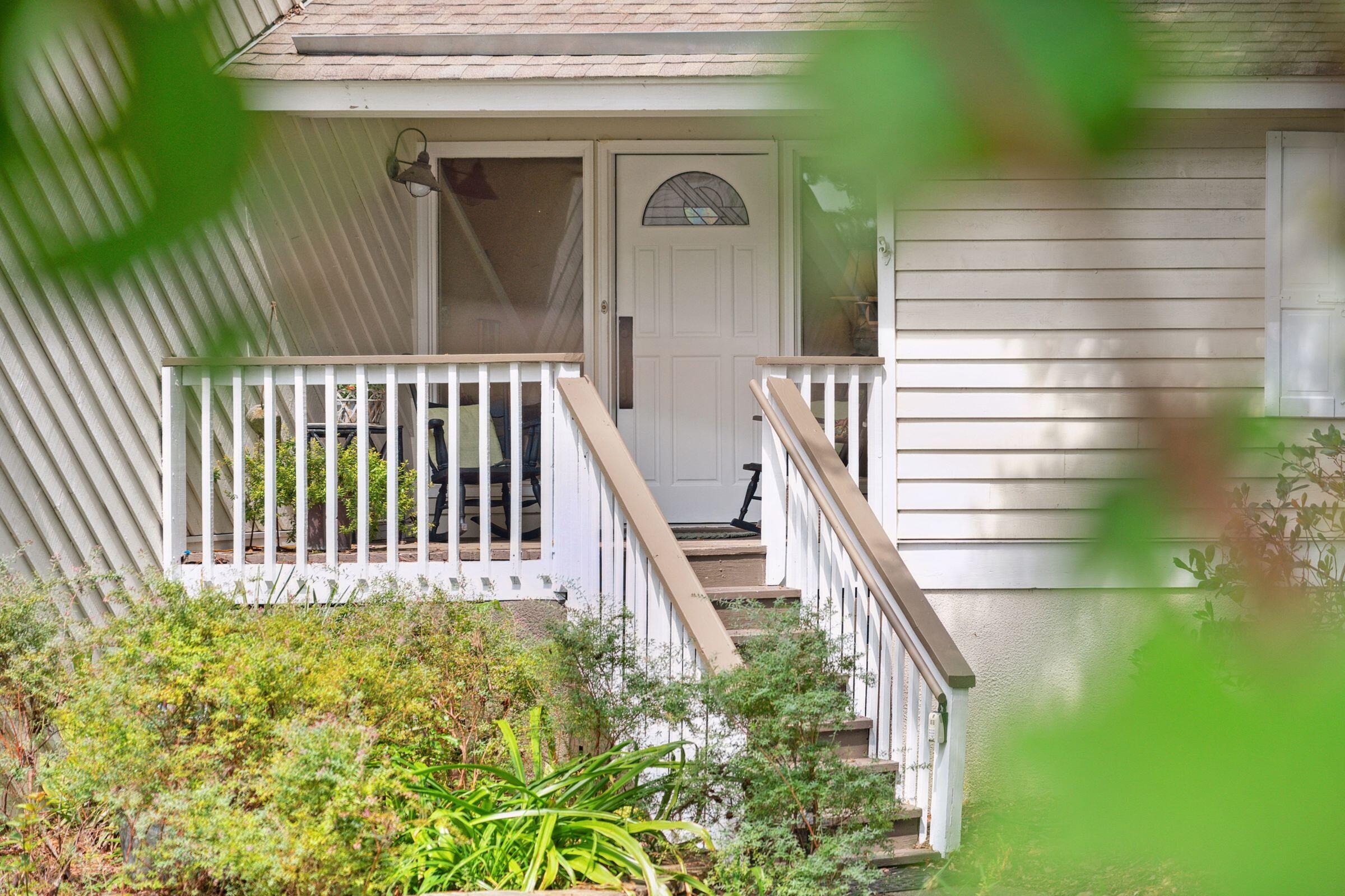 586 East Hobcaw Drive Mount Pleasant, SC 29464 - Photo 9 of 54 586EHobcawDr-KeenEyeMarketing-004