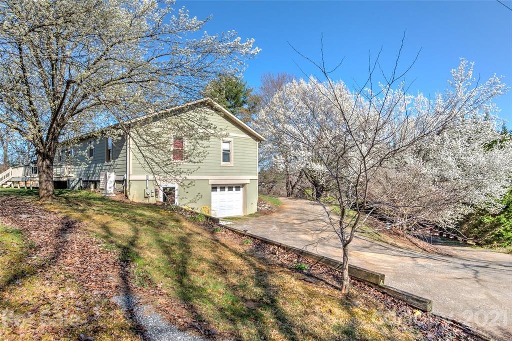 86 Alexander Road Weaverville, NC 28787 - Photo 2 of 44 Gallery Image 2