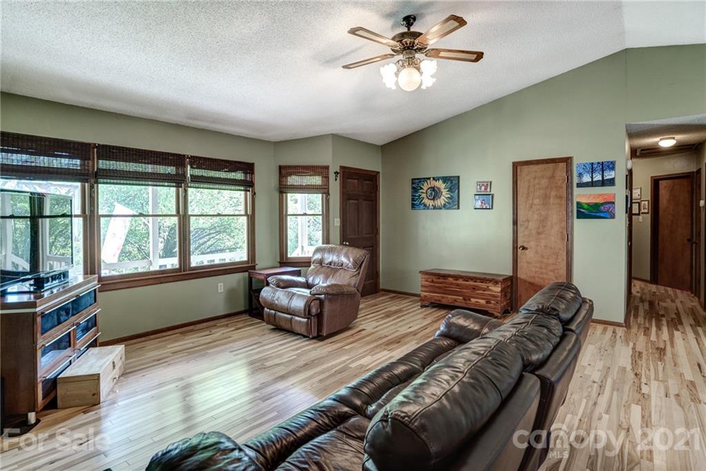 86 Alexander Road Weaverville, NC 28787 - Photo 3 of 44 Gallery Image 3