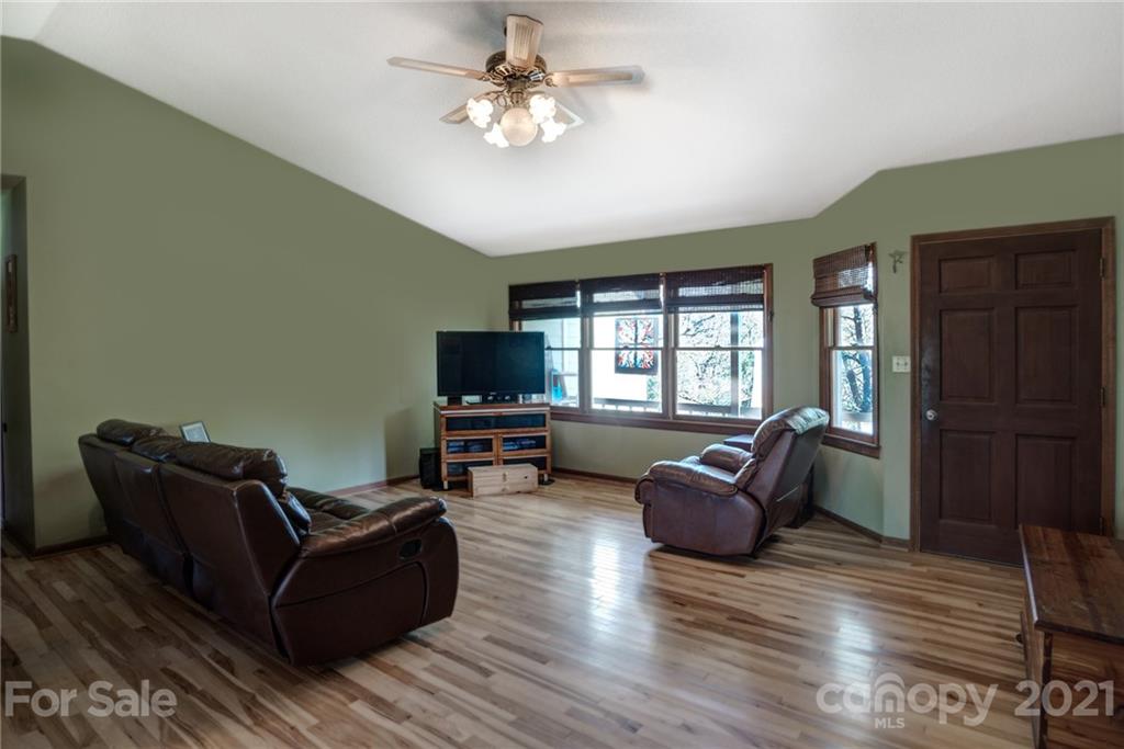86 Alexander Road Weaverville, NC 28787 - Photo 5 of 44 Gallery Image 5