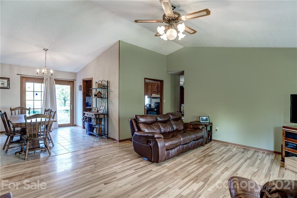 86 Alexander Road Weaverville, NC 28787 - Photo 9 of 44 Gallery Image 9
