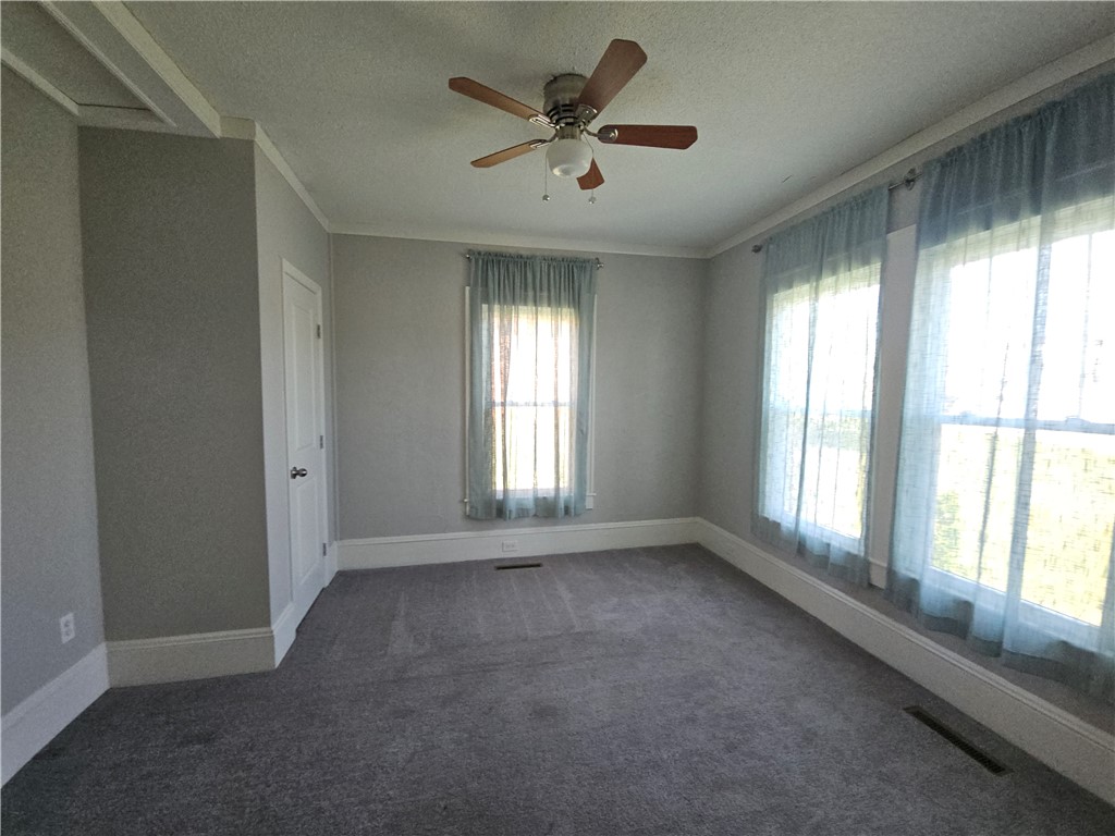 208 Pendleton Street Pickens, SC 29671 - Photo 12 of 30 An inviting room awaits your personal touch and design.