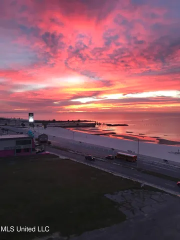 $340,000 | 2060 Beach Boulevard, Unit 507, Biloxi, MS 39531
