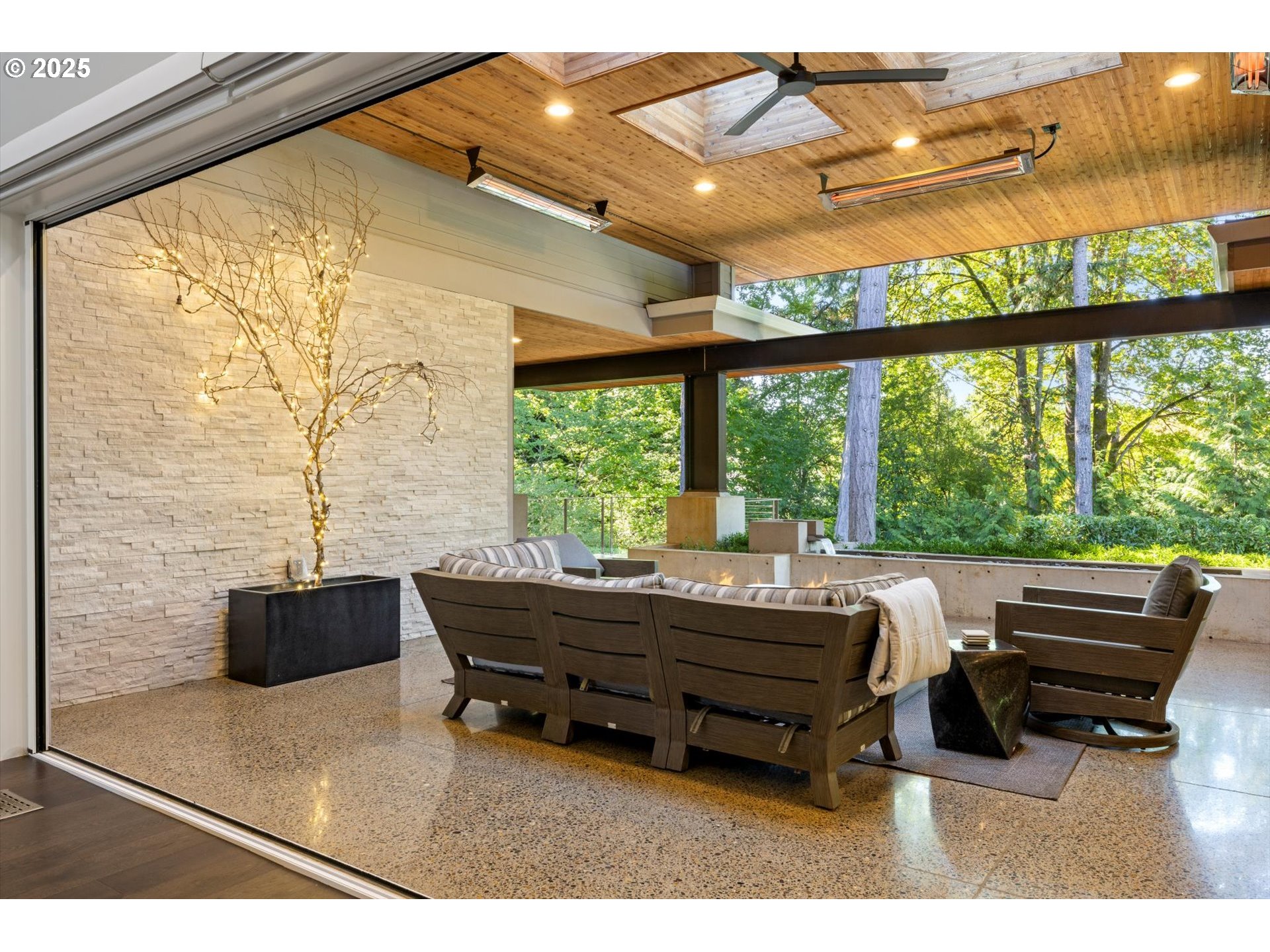 13197 Thoma Road Lake Oswego, OR 97035 - Photo 16 of 48 Covered Patio