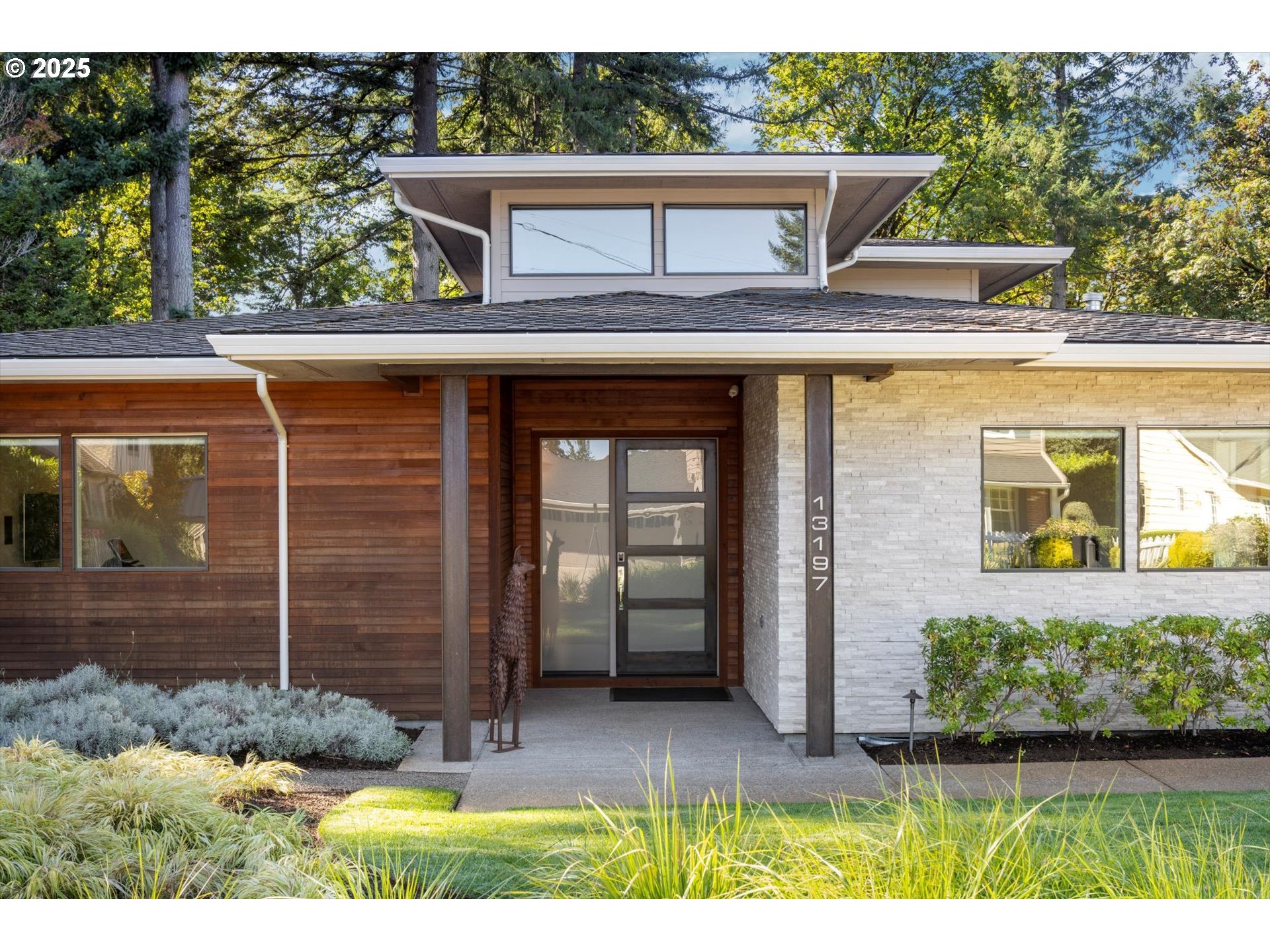 13197 Thoma Road Lake Oswego, OR 97035 - Photo 2 of 48