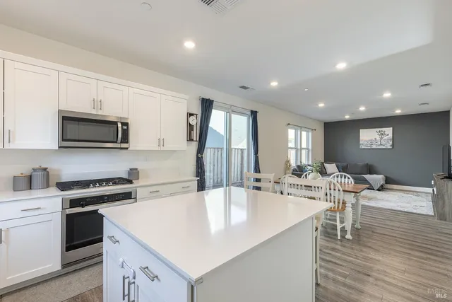 $829,000 | 6092 Oak Leaf Place, Rohnert Park, CA 94928