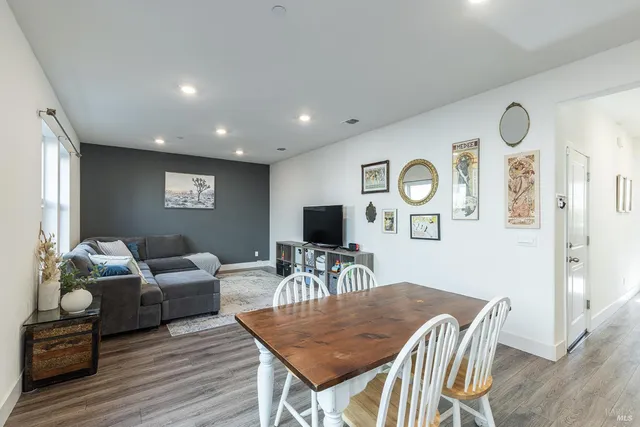 $829,000 | 6092 Oak Leaf Place, Rohnert Park, CA 94928