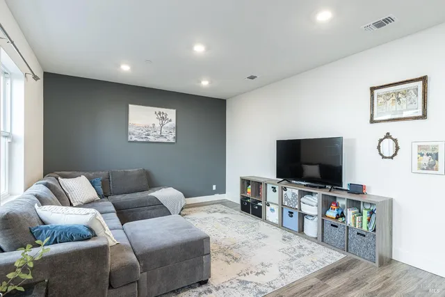 $829,000 | 6092 Oak Leaf Place, Rohnert Park, CA 94928