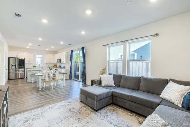 $829,000 | 6092 Oak Leaf Place, Rohnert Park, CA 94928