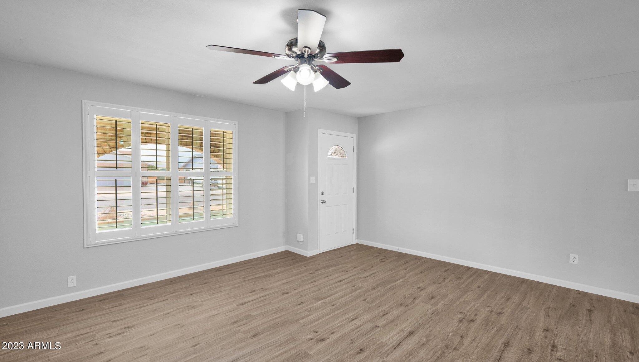 3730 West Grandview Road Phoenix, AZ 85053 - Photo 14 of 30 052 Living Room