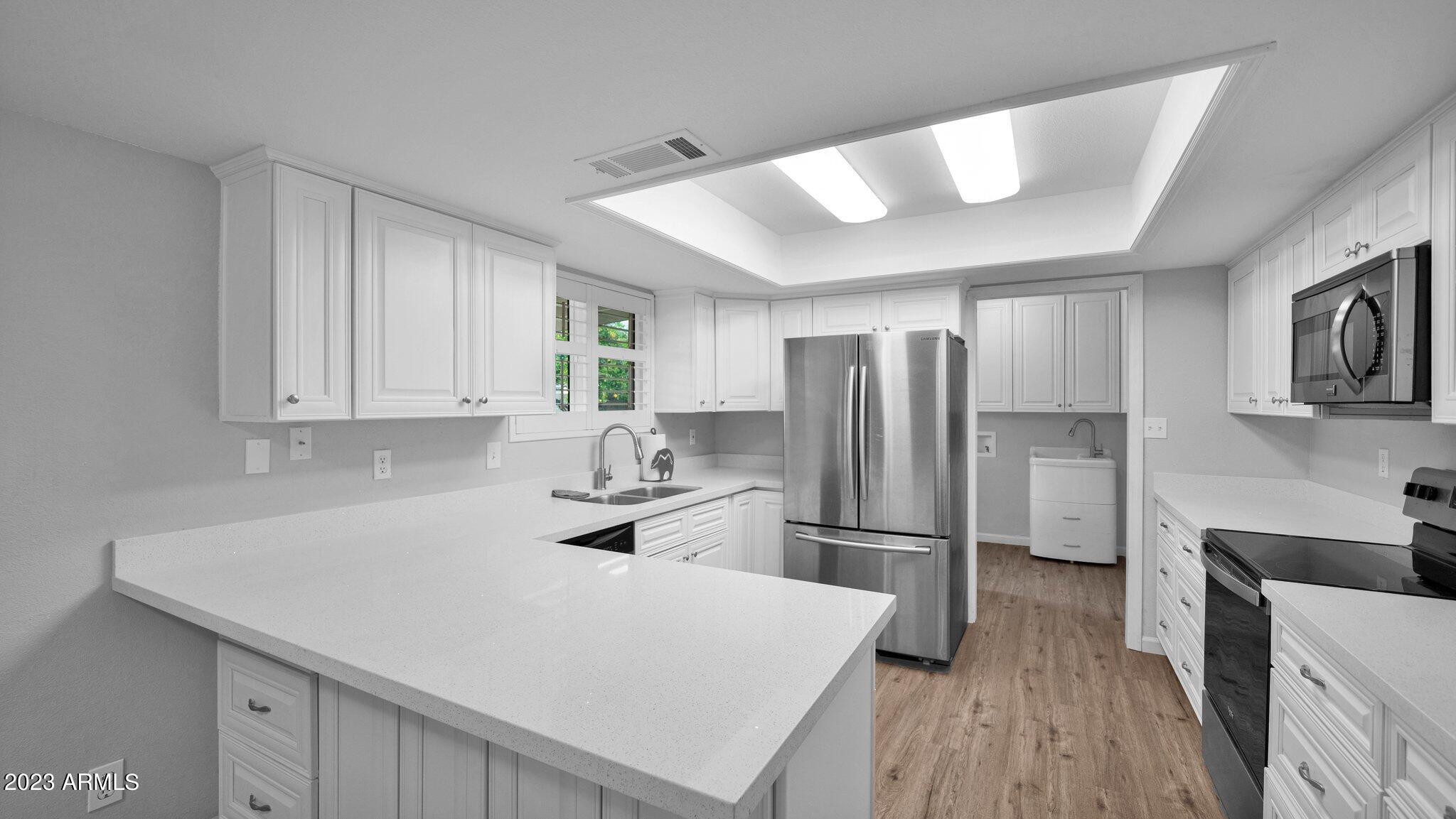 3730 West Grandview Road Phoenix, AZ 85053 - Photo 4 of 30 010 Kitchen