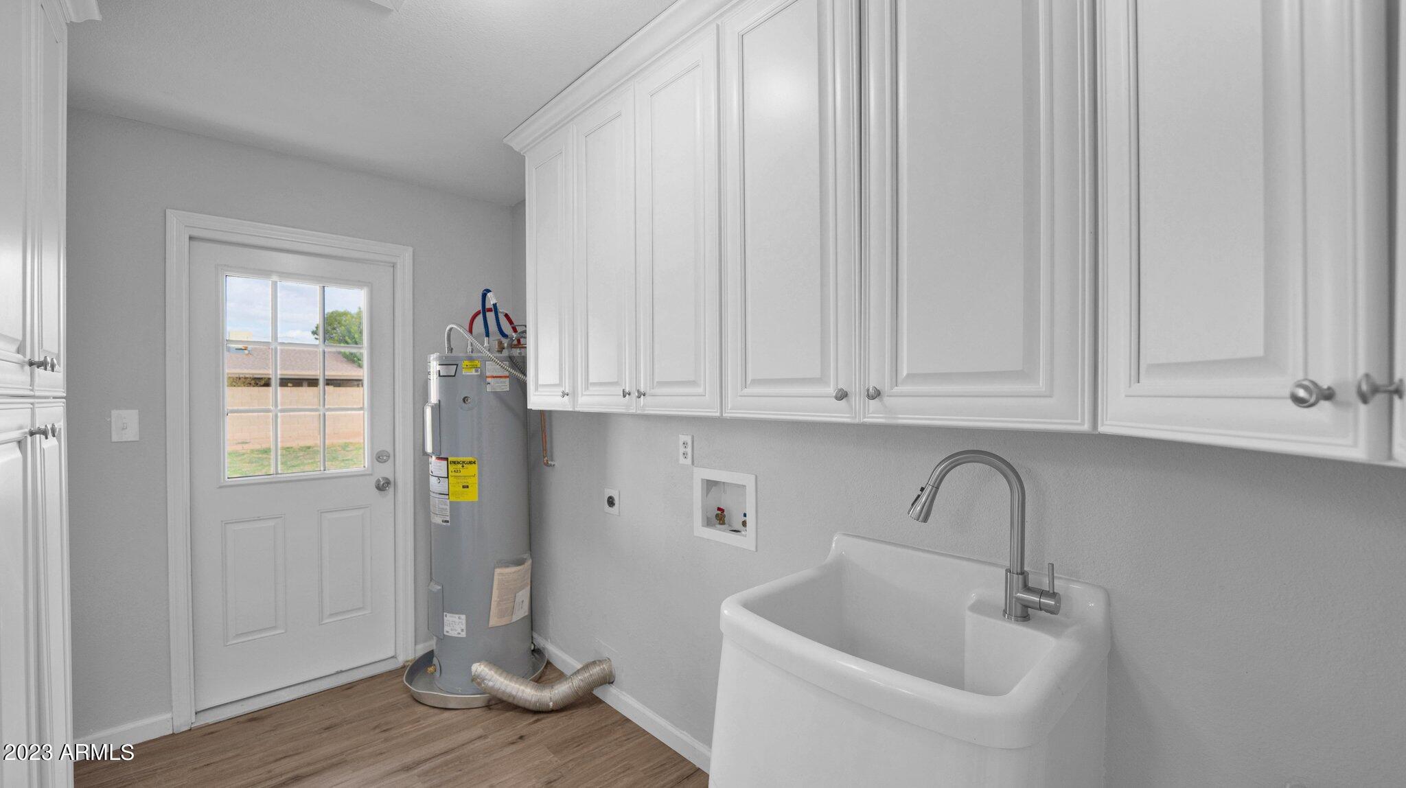 3730 West Grandview Road Phoenix, AZ 85053 - Photo 7 of 30 015 Laundry Room
