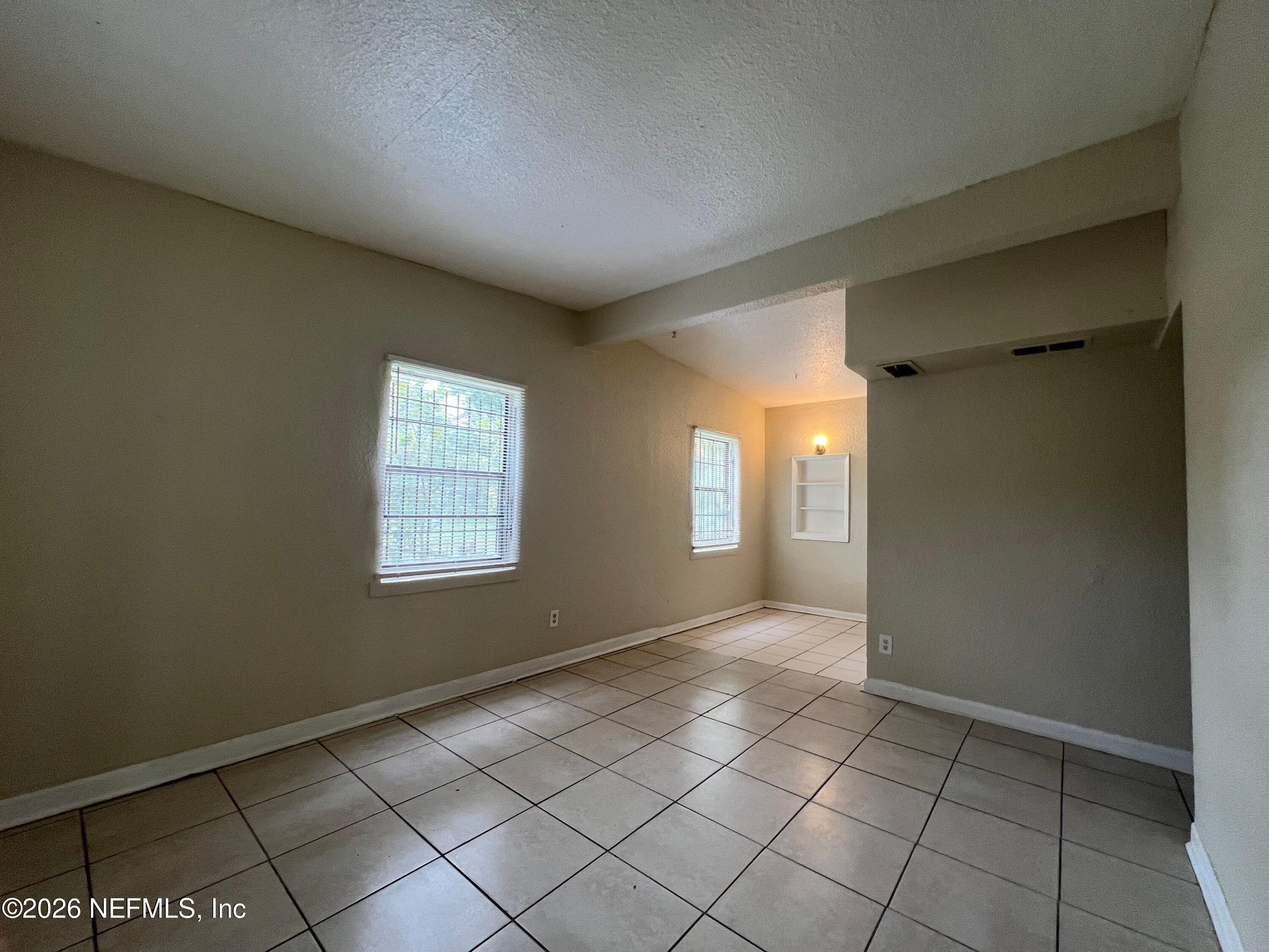 5559 Verbena Road Jacksonville, FL 32209 - Photo 2 of 8 18-Sep 05, 2024 19-03-43-Kd6c