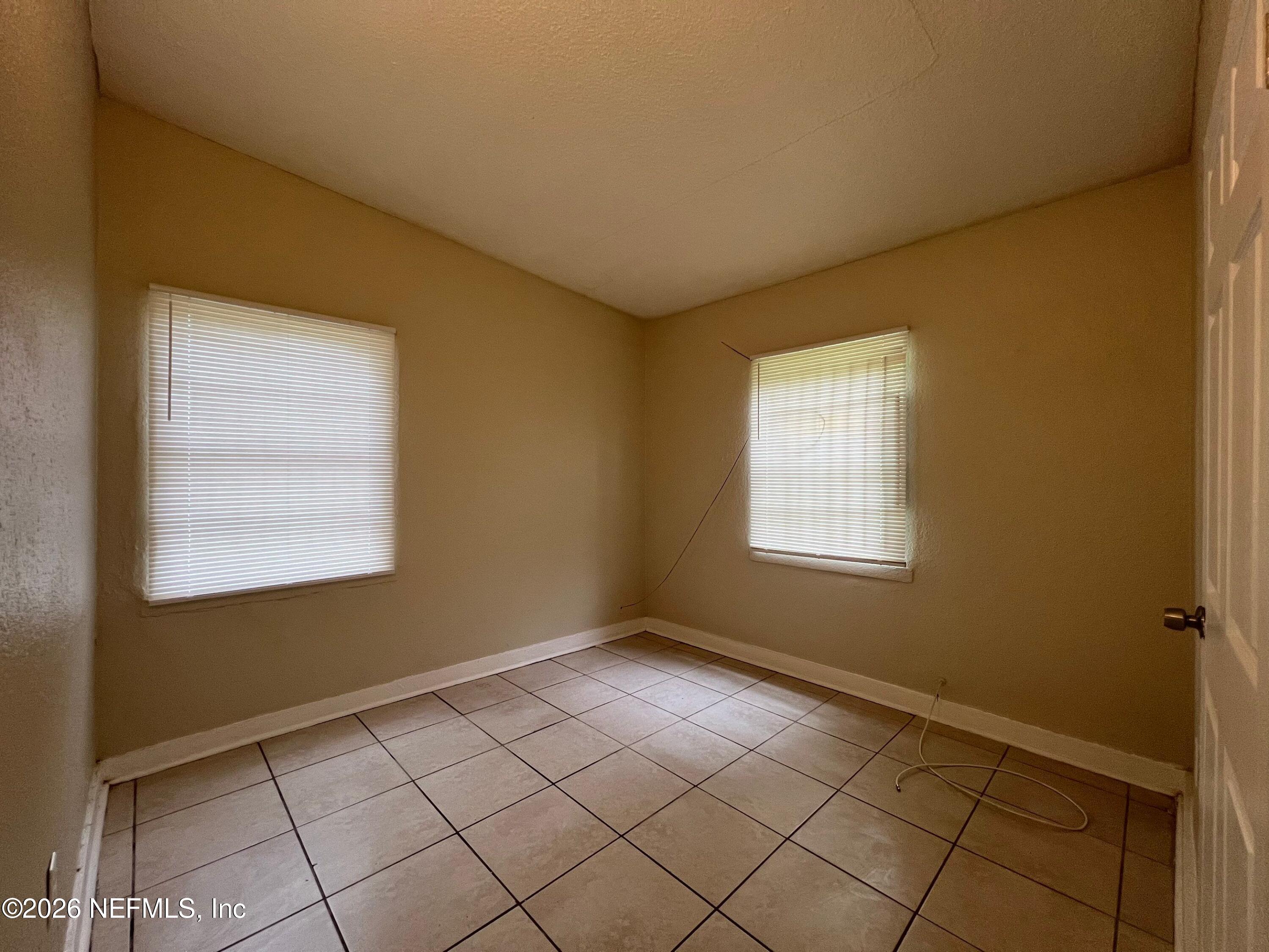 5559 Verbena Road Jacksonville, FL 32209 - Photo 7 of 8 13-Sep 05, 2024 19-02-57-HdgY