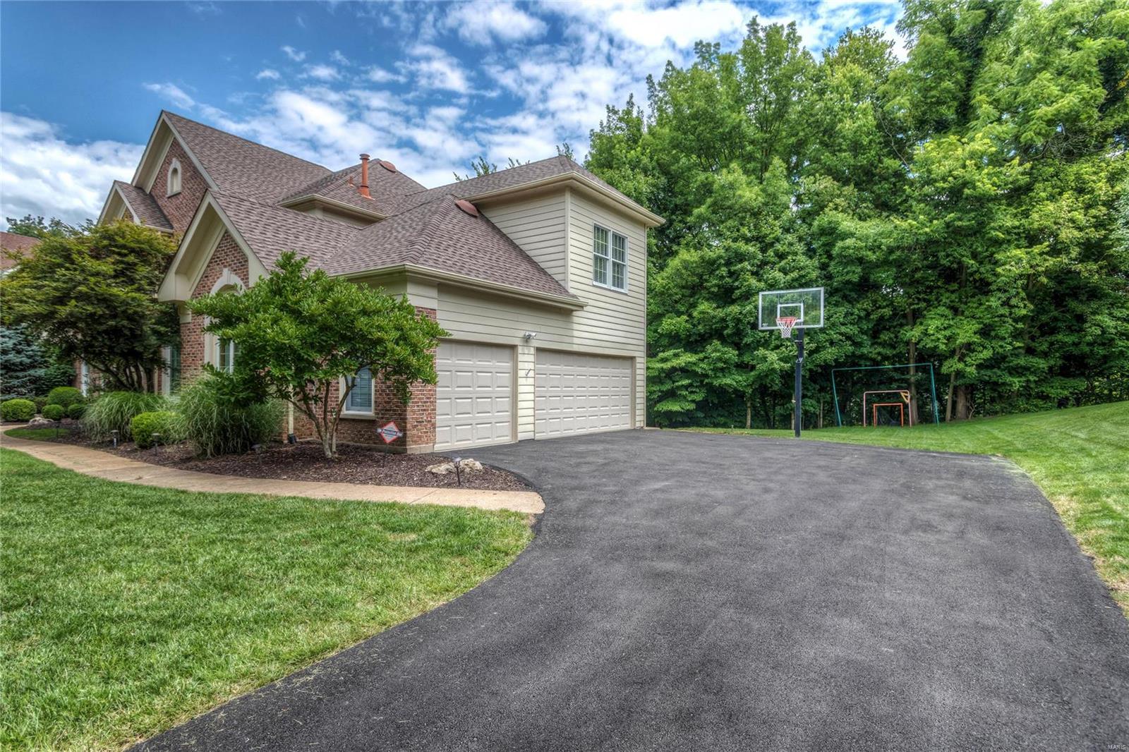 1320 Countryside Manor Place Chesterfield, MO 63005 - Photo 3 of 69