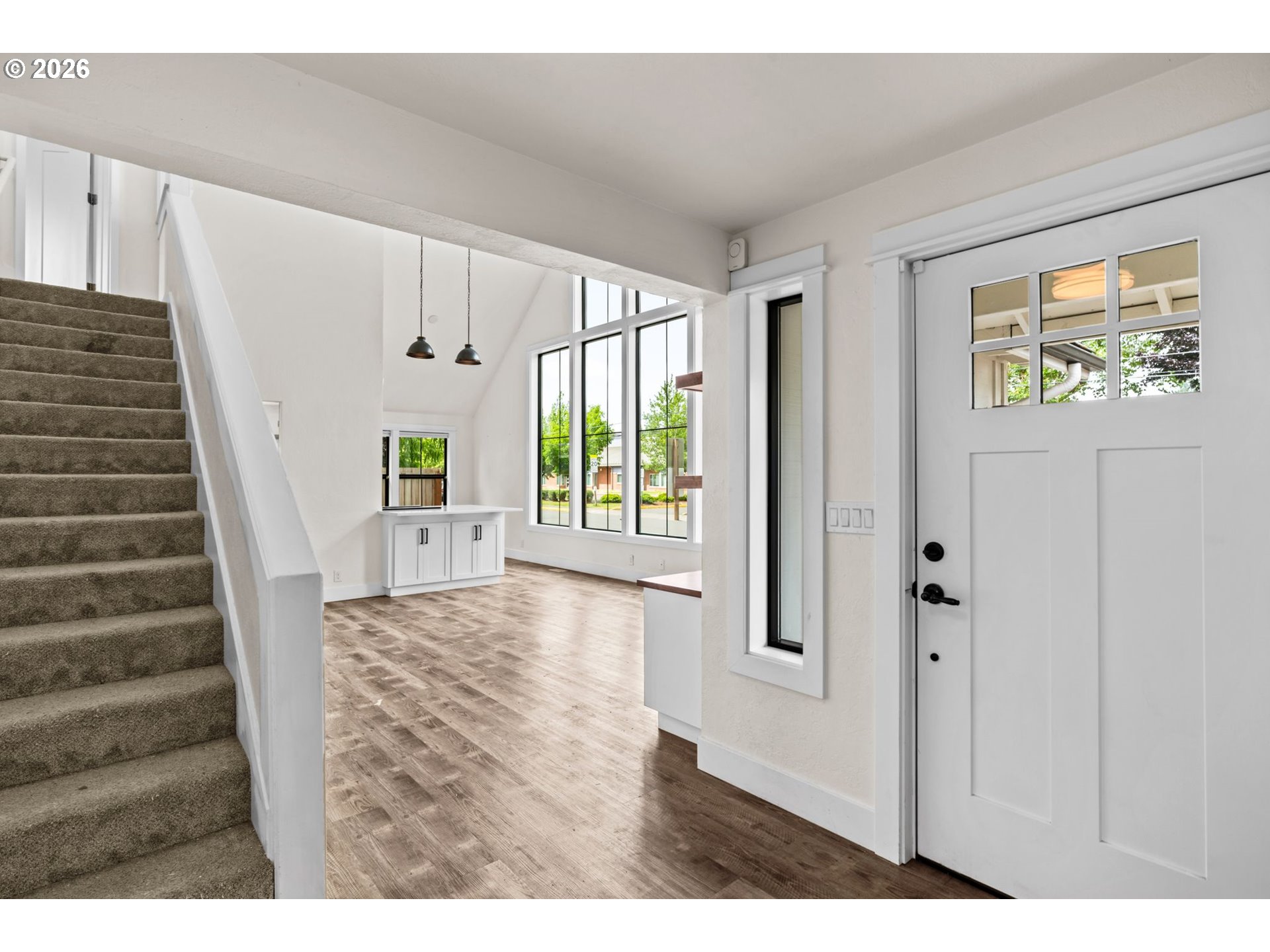 855 Calvin Street Eugene, OR 97401 - Photo 5 of 24 Entrance/Foyer