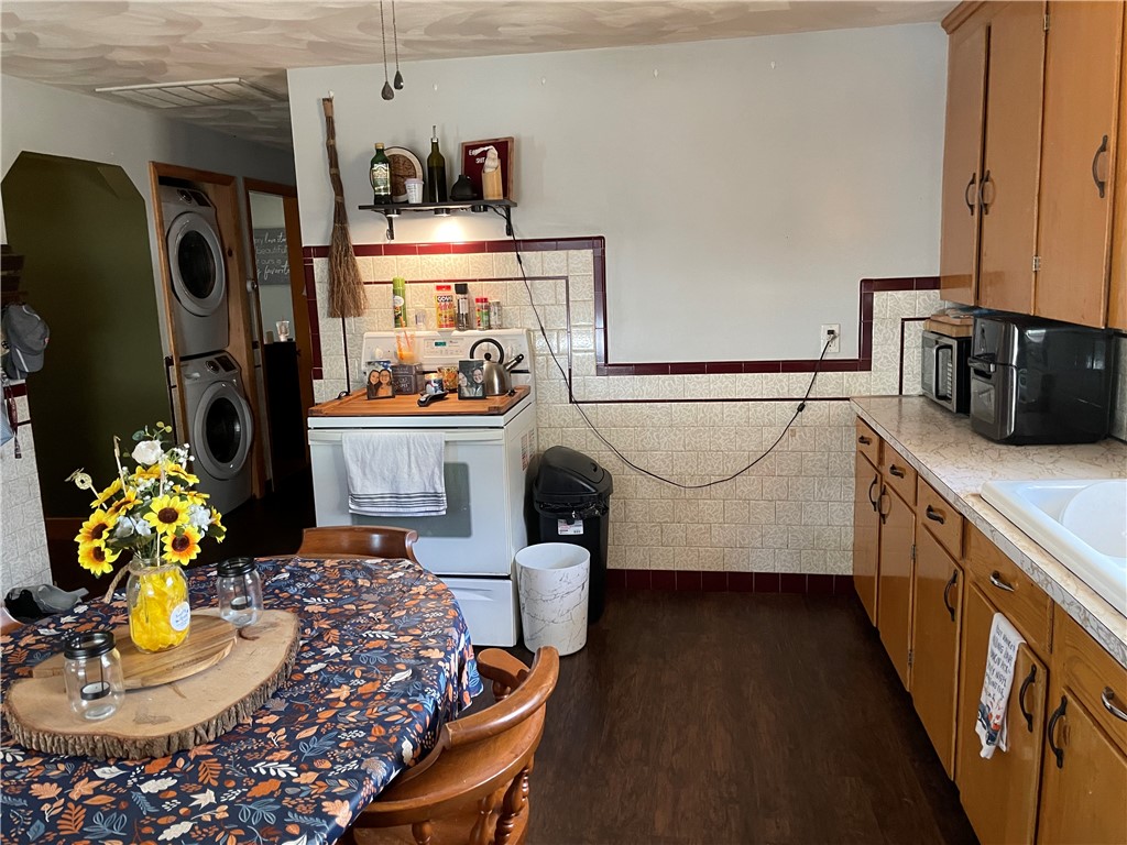633 Grove Street Woonsocket, RI 02895 - Photo 18 of 43 2nd Floor