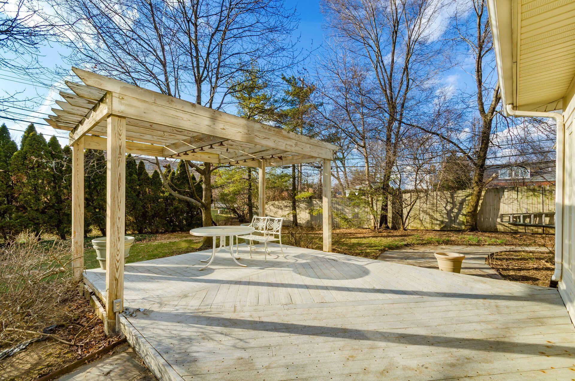 41 South Broadleigh Road Columbus, OH 43209 - Photo 45 of 50 Deck for Entertaining!