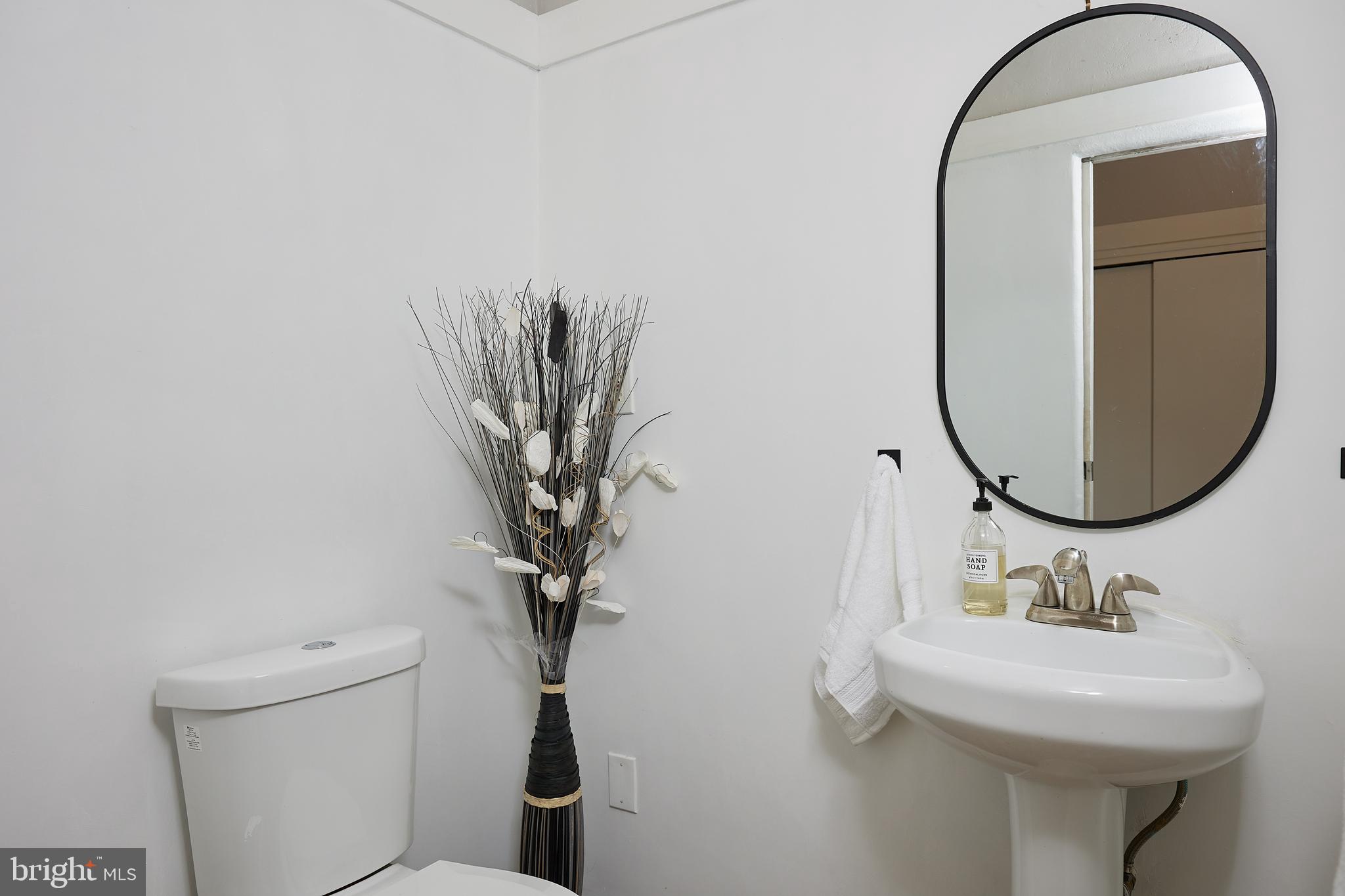 11530 Highview Avenue Silver Spring, MD 20902 - Photo 15 of 27 Powder room