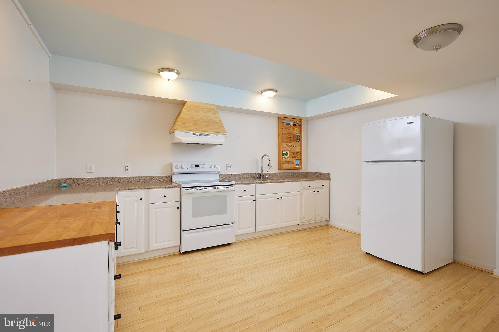 11530 Highview Avenue Silver Spring, MD 20902 - Photo 19 of 27 Lowerleve Kitchen and dinette area