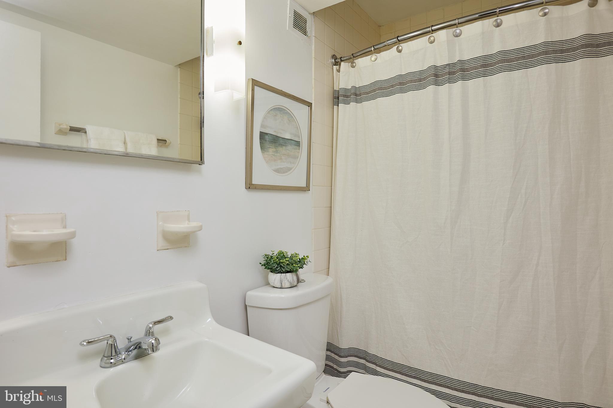 11530 Highview Avenue Silver Spring, MD 20902 - Photo 20 of 27 Lower level full bath