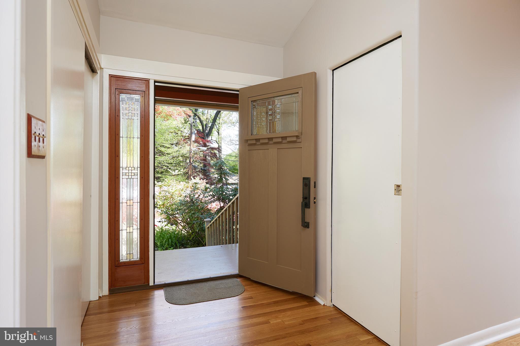 11530 Highview Avenue Silver Spring, MD 20902 - Photo 5 of 27 Upper level entryway