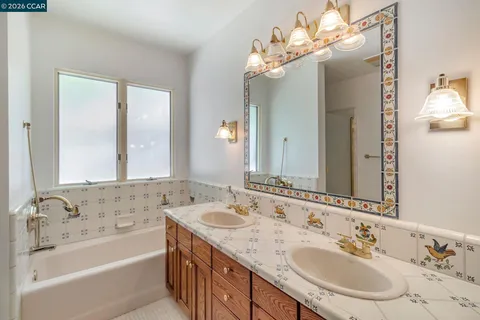 $3,700,000 | 74 Yarrow Valley Lane, Orinda, CA 94563