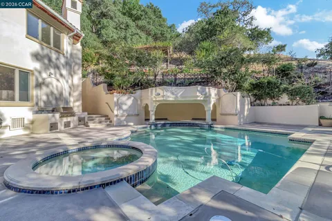 $3,700,000 | 74 Yarrow Valley Lane, Orinda, CA 94563