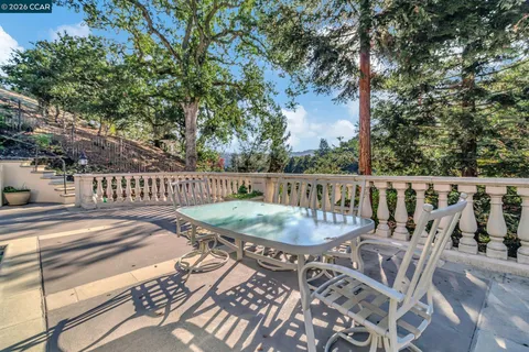 $3,700,000 | 74 Yarrow Valley Lane, Orinda, CA 94563